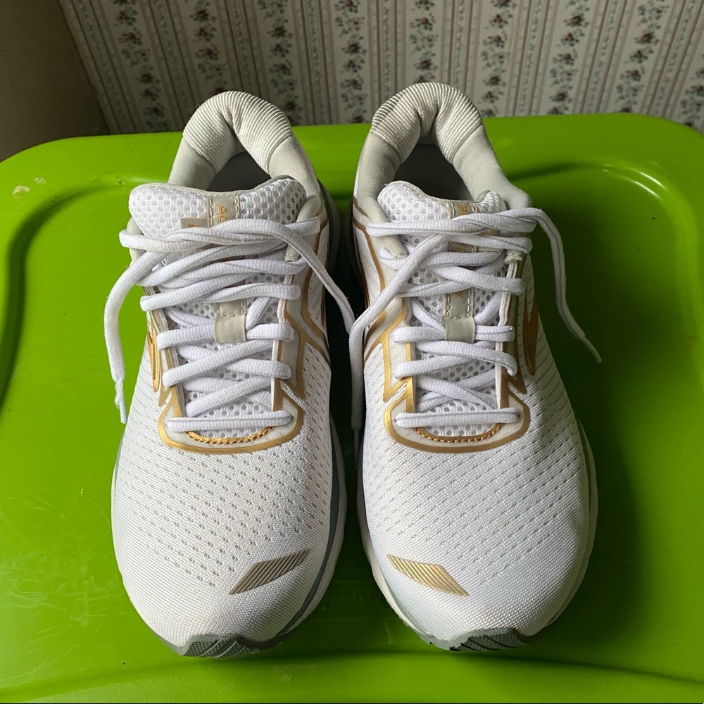 Women's Brooks Adrenaline 20 Running Shoes 7.5 Medium